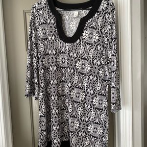 black & white 3/4 sleeve tunic